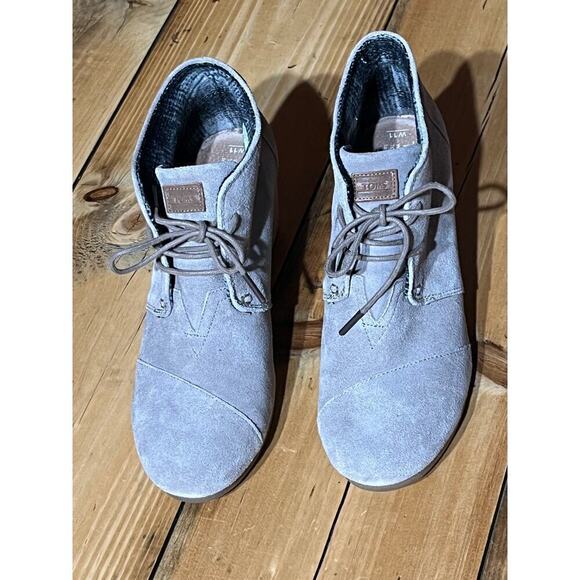 TOMS women's tan suede lace up wedge heel ankle bootie/boot. Size 11 - Picture 3 of 7